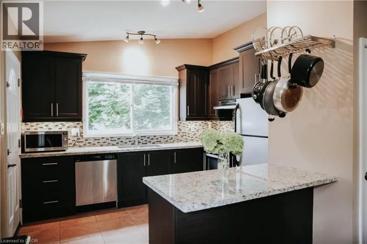 1 VERA Court, Hamilton, Ontario L8K4G7