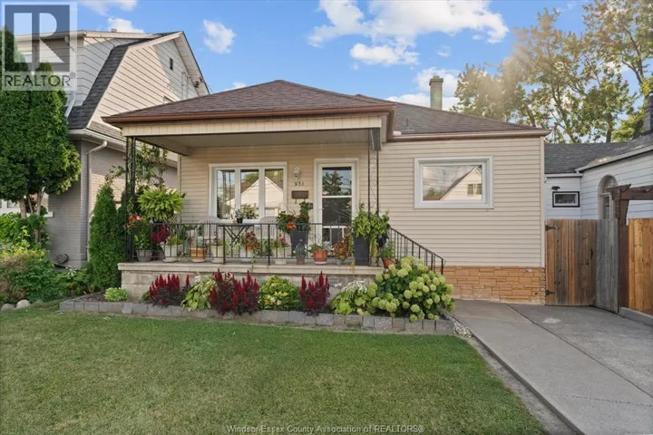 931 LILLIAN AVENUE, Windsor, Ontario N9A1V4