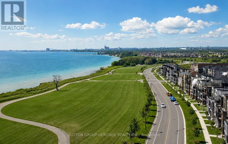 22 C LOOKOUT DRIVE, Clarington (Bowmanville), Ontario L1C7G1