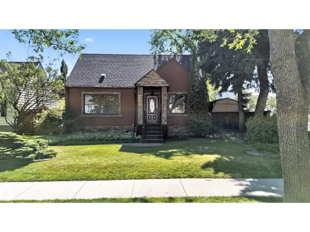 13351 109A AV NW, Edmonton, Alberta T5M2J5