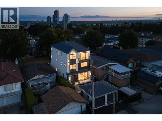 2 4331 UNION STREET, Burnaby, British Columbia V5C2X5