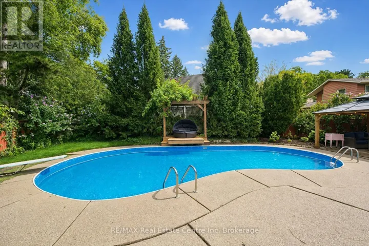 5 TAMARACK PLACE, Guelph (General Hospital), Ontario N1E3Y5