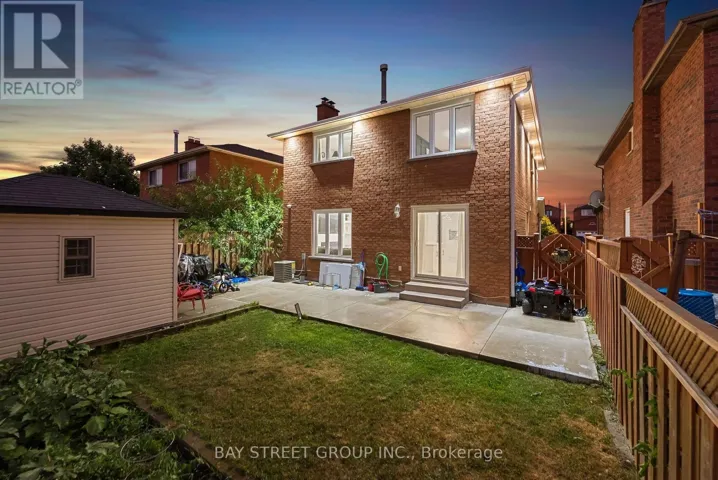 34 LAMP CRESCENT, Vaughan (West Woodbridge), Ontario L4L6J9