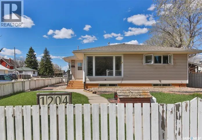 1204 3rd AVENUE NW, Moose Jaw, Saskatchewan S6H3V3