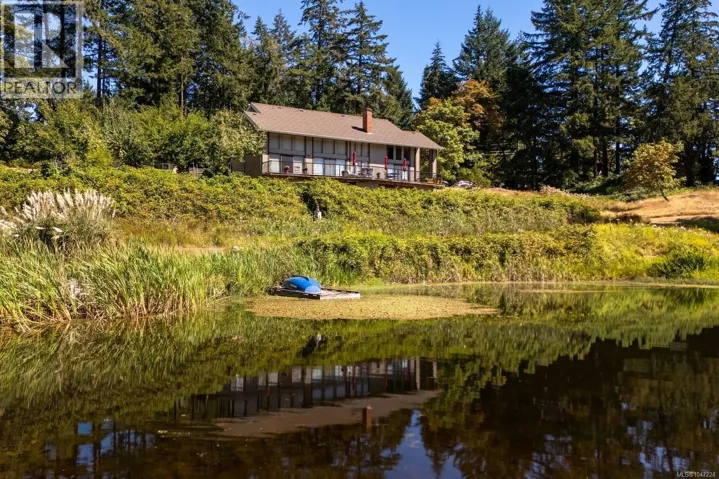 5320 Old West Saanich Rd, Saanich, British Columbia V9E2A9