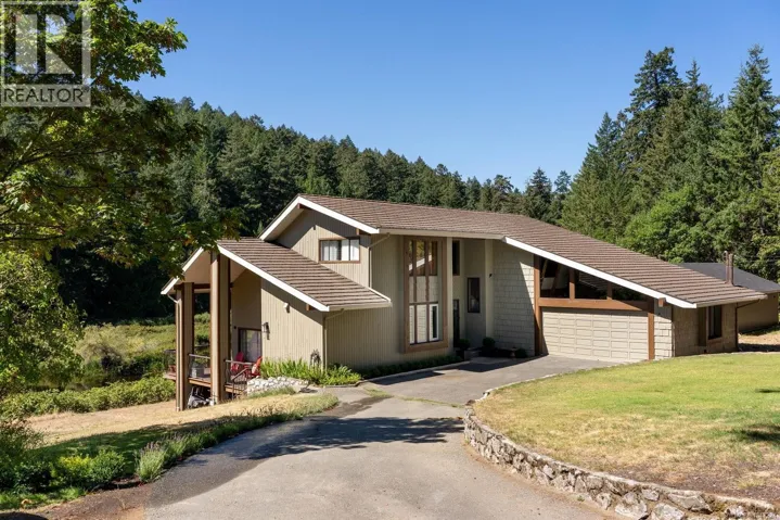5320 Old West Saanich Rd, Saanich, British Columbia V9E2A9
