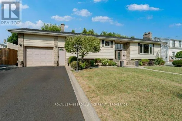 14 BAKER STREET, Kingston (Rideau), Ontario K7K4Z3