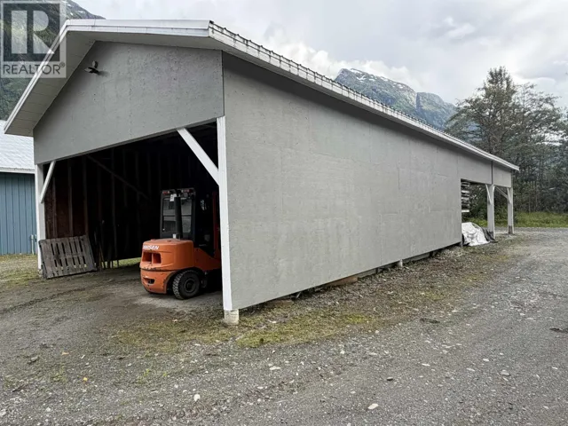 516 6TH AVENUE, Stewart, British Columbia V0T1W0