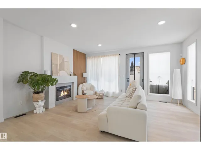 8047 227 ST NW, Edmonton, Alberta T5T7S8