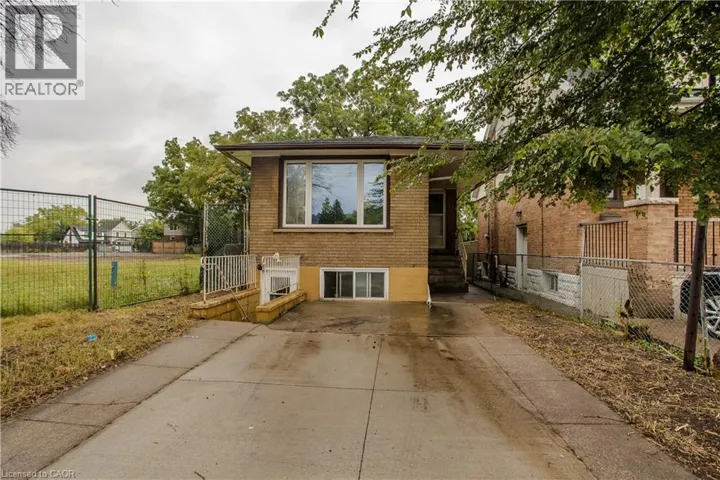 307 DUNSMURE Road, Hamilton, Ontario L8L1X1