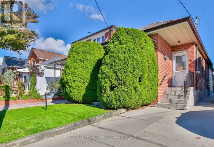 13 TESTON BOULEVARD, Toronto (Rockcliffe-Smythe), Ontario M6N4R9