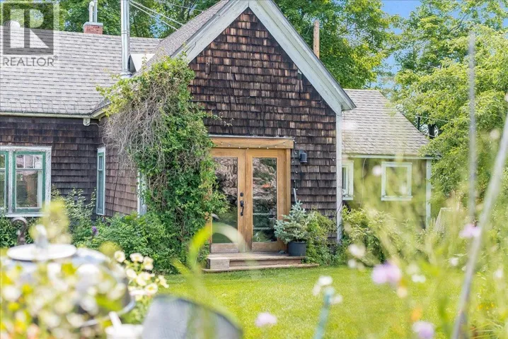 2433 First Avenue, Rossland, British Columbia V0G1Y0