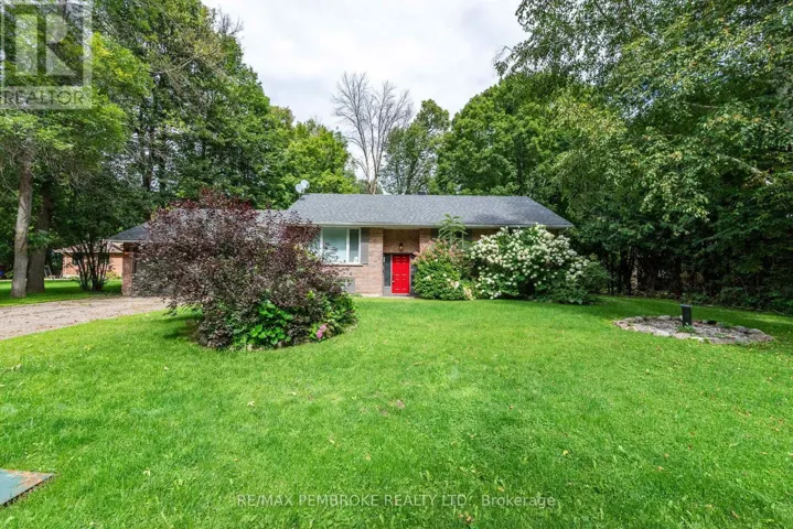 1486 WILSON ROAD, Laurentian Valley, Ontario K8A6W4