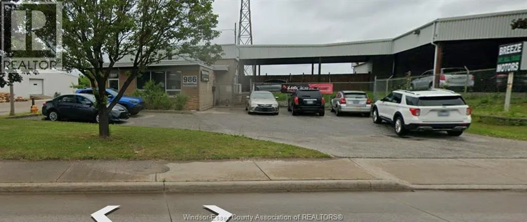 986 TECUMSEH ROAD West, Windsor, Ontario N8X2A8