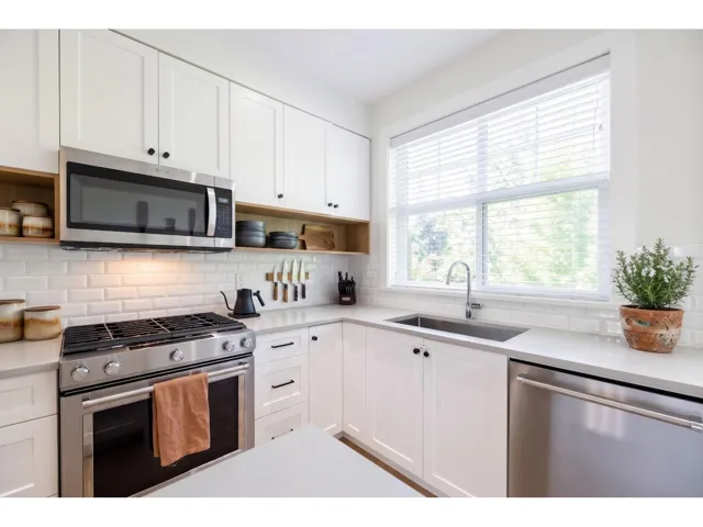 54 27735 ROUNDHOUSE DRIVE, Abbotsford, British Columbia V4X0B9