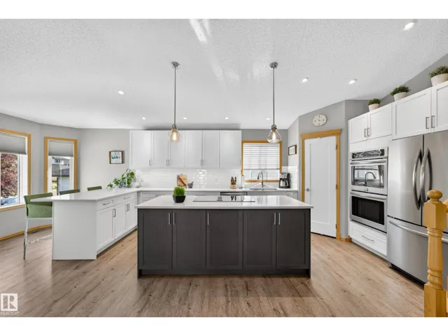 8329 171A AV NW, Edmonton, Alberta T5Z3E4