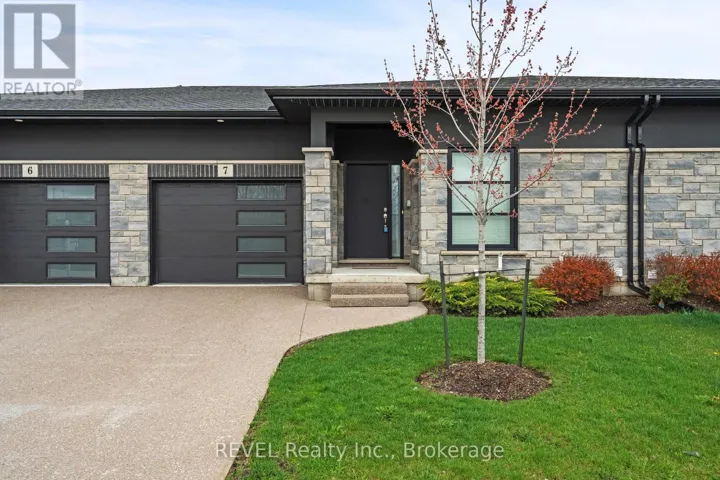 7 - 7138 PARSA ST NIAGARA FALLS STREET, Niagara Falls (Brown), Ontario L2H3W1