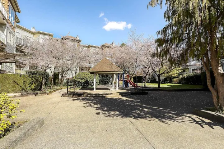 204 10188 155 STREET, Surrey, British Columbia V3R0R6