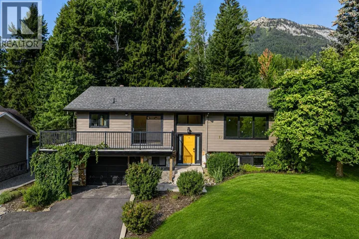 17 PARKLAND Drive, Fernie, British Columbia V0B1M5