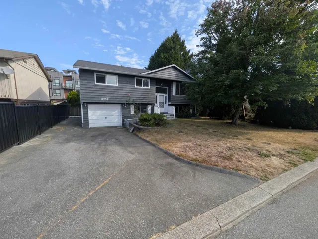 19751 54A AVENUE, Langley, British Columbia V3A3W4