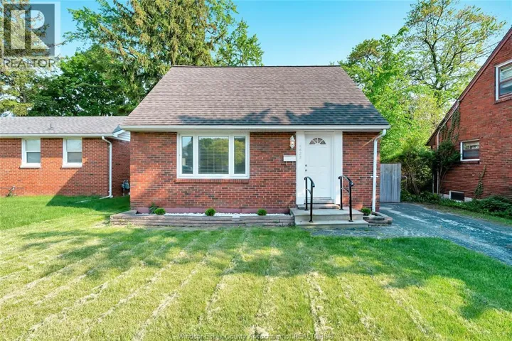 6633 WYANDOTTE STREET, Windsor, Ontario N8S1P5