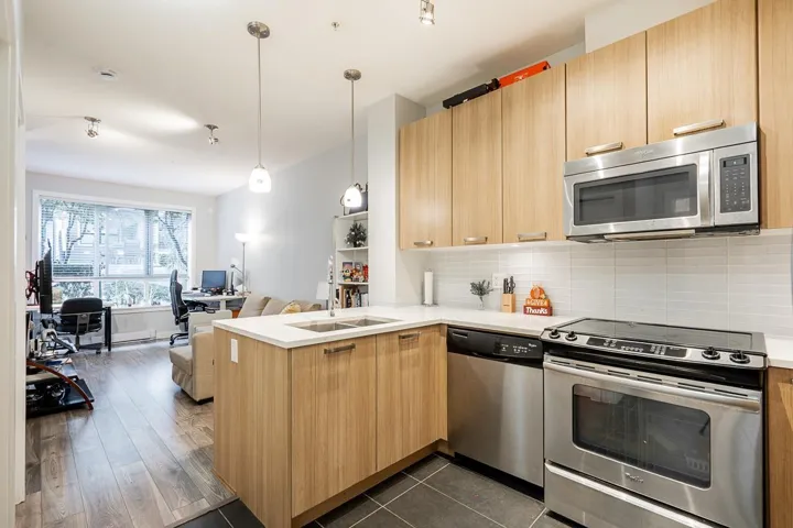 209 15388 105 AVENUE, Surrey, British Columbia V3R0C4