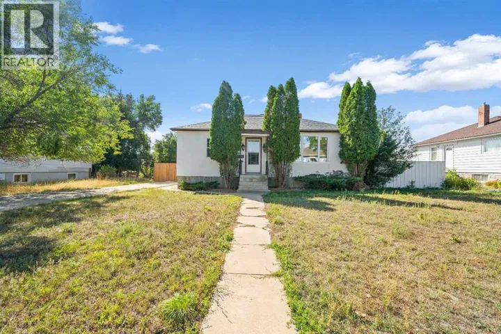 227 4 Street SW, Medicine Hat, Alberta T1A4E4