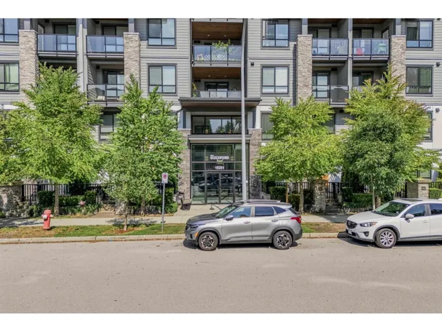 301 15351 101 AVENUE, Surrey, British Columbia V3R0G2