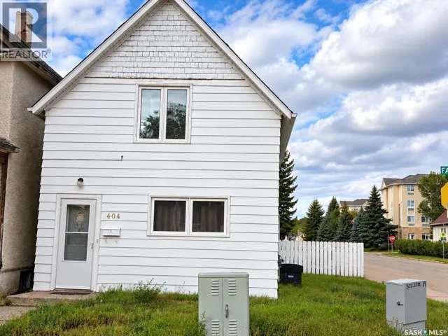 404 Fairford STREET W, Moose Jaw, Saskatchewan S6H1W2