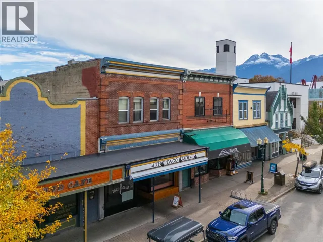 206 Mackenzie Avenue, Revelstoke, British Columbia V0E2S0