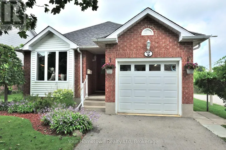 428 FLANNERY DRIVE, Centre Wellington (Fergus), Ontario N1M3P4