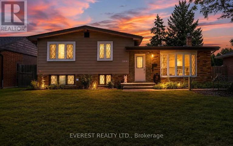 3992 LONGFELLOW AVENUE, Windsor, Ontario N9G2B3