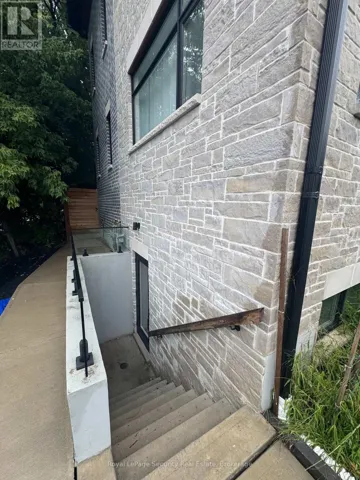 LOWER #2 - 196 STRATHNAIRN AVENUE, Toronto (Beechborough-Greenbrook), Ontario M6M2G1
