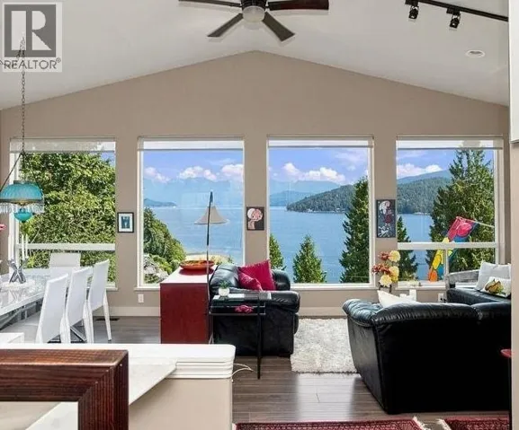 491 WOODLAND AVENUE, Gibsons, British Columbia V0N1V1