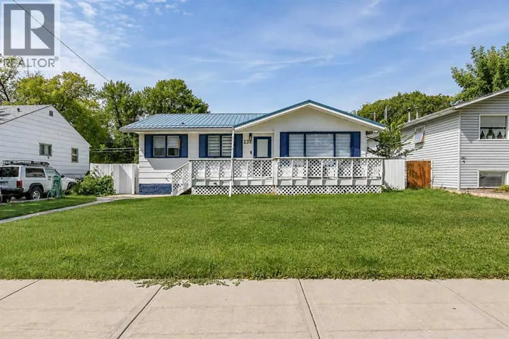 239 2 Street E, Brooks, Alberta T1R0G8