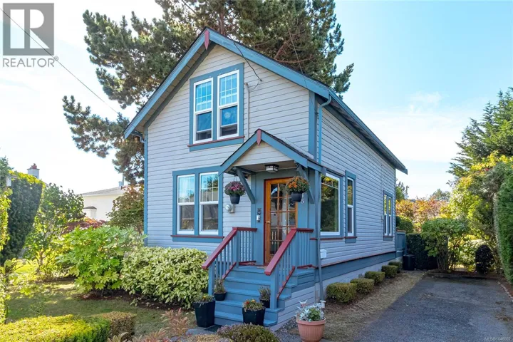 2445 Amelia Ave, Sidney, British Columbia V8L2J4