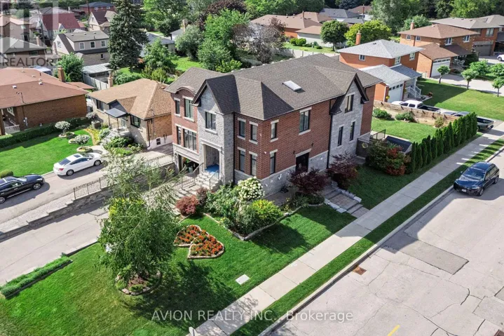 220 FALSTAFF AVENUE, Toronto (Maple Leaf), Ontario M6L2E9