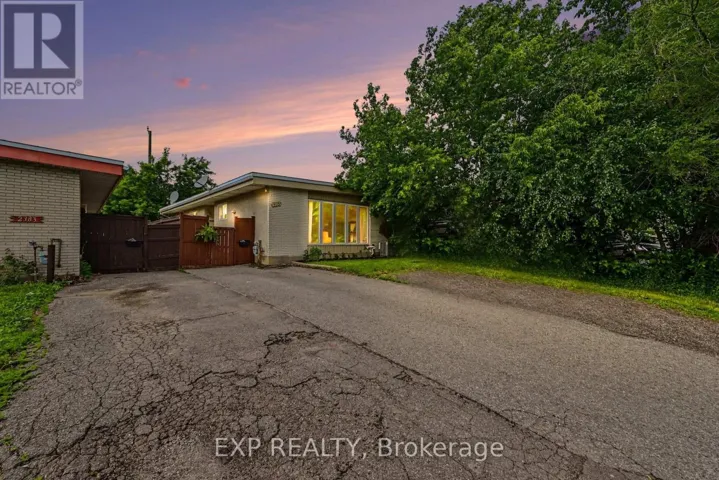 2385 WALKLEY ROAD, Ottawa, Ontario K1G3H1