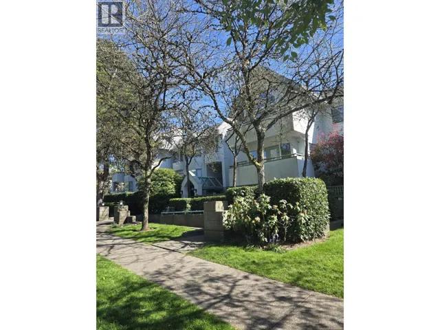 109 5250 VICTORY STREET, Burnaby, British Columbia V5J5H2