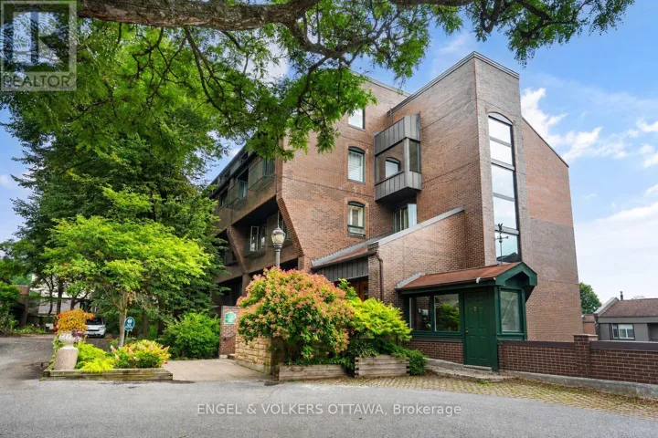 5 - 135 SPRINGFIELD ROAD, Ottawa, Ontario K1M1C5
