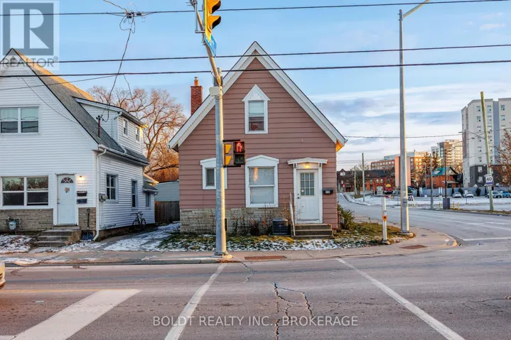 132 WELLAND AVENUE, St. Catharines (Downtown), Ontario L2R2N6