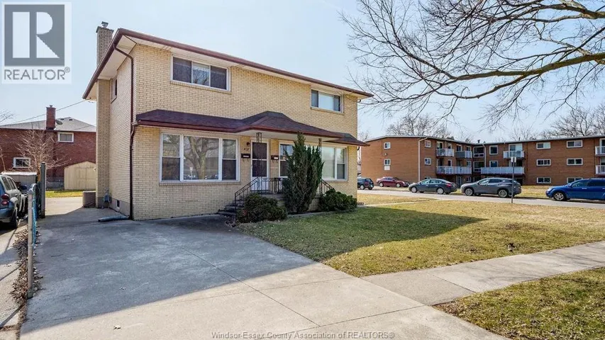8729 WYANDOTTE, Windsor, Ontario N8S1V1