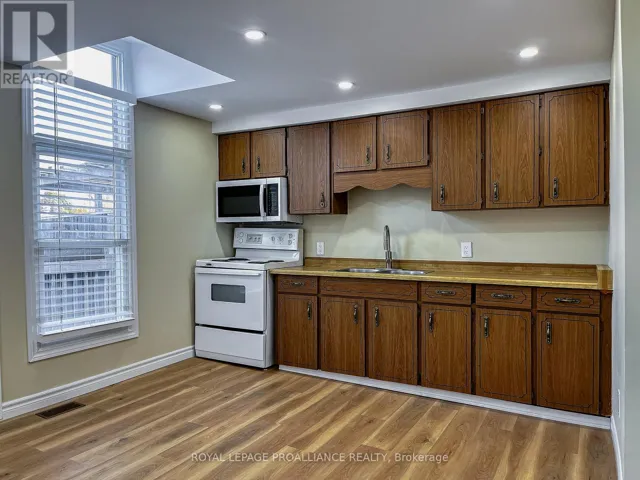 34 MAIN STREET, Brighton, Ontario K0K1H0