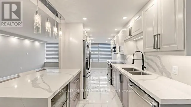 512 - 7440 BATHURST STREET, Vaughan (Brownridge), Ontario L4J7K8