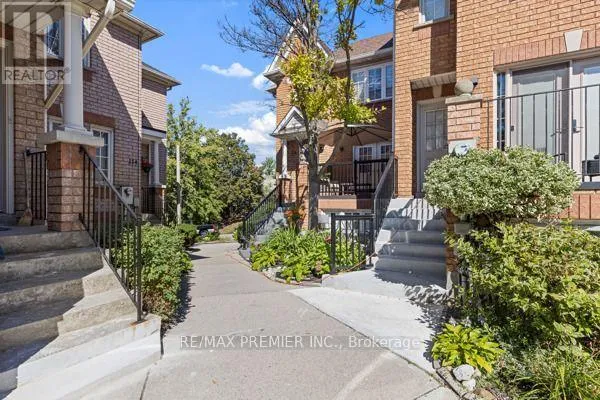 8 - 116 RORY ROAD, Toronto (Maple Leaf), Ontario M6L3G1