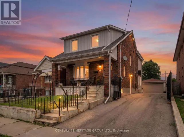 33 SANDERSTEAD AVENUE, Toronto (Briar Hill-Belgravia), Ontario M6E4X6