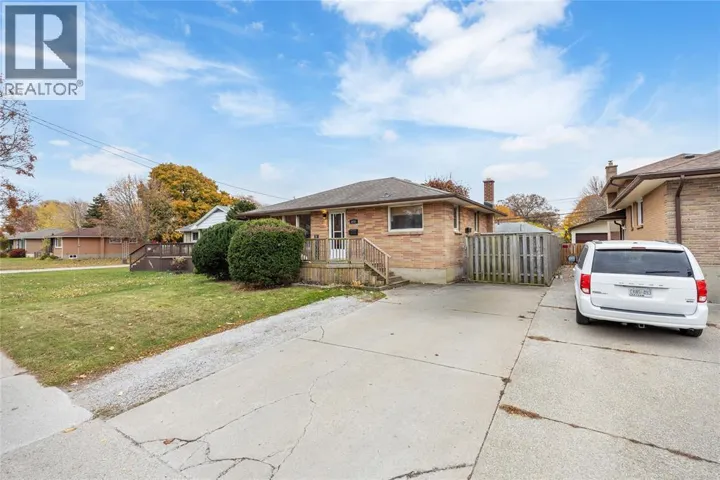1035 WELLINGTON STREET, Sarnia, Ontario N7S1E4