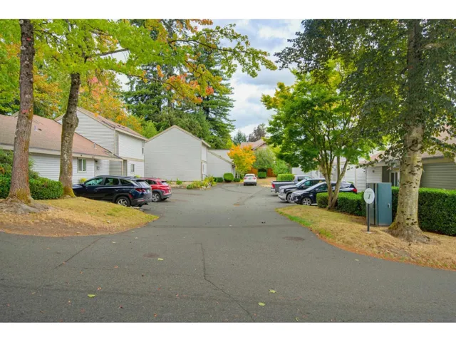 19207 FAIRWAY DRIVE, Surrey, British Columbia V3S5M8