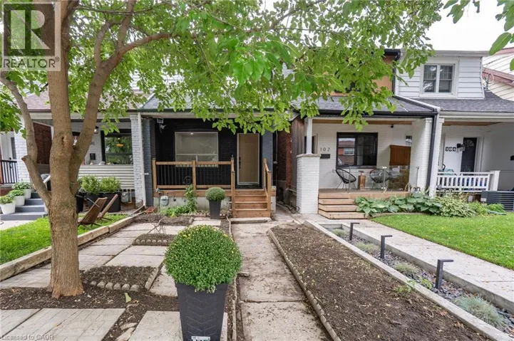 100 ROSETHORN Avenue, Toronto, Ontario M6N3L1