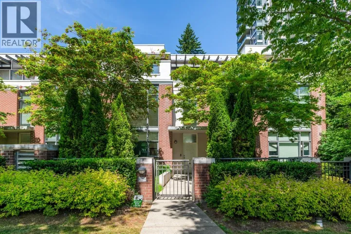 7021 17TH AVENUE, Burnaby, British Columbia V3N1K6
